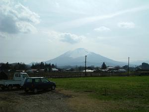 好摩付近より岩手山を望む