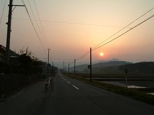朝焼けの太平山へ。このあと世紀の発見が。