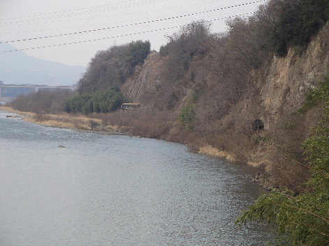 坂東橋から見えるトンネル (画像サイズ: 471×353 124kB)