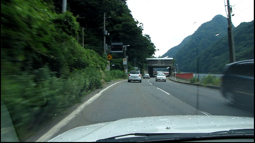 国道49号線本尊岩付近の近況 (画像サイズ: 826×465 114kB)