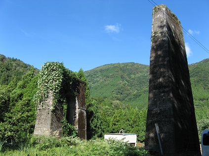 神岡軌道神通川橋梁の橋脚解体 (画像サイズ: 423×317 64kB)